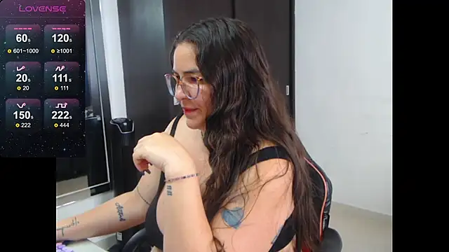 Snapshot of davianath chatting on October 12, 1:24 pm davianath online show from October 12, 1:24 pm