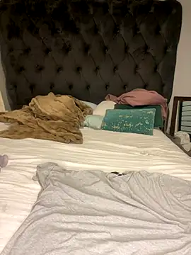 Snapshot of MILL204 chatting on October 4, 1:00 am MILL204 online show from October 4, 1:00 am