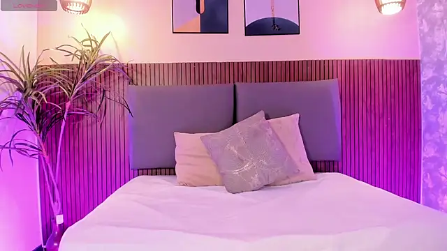 Snapshot of NicolleeEvanss chatting on September 26, 12:47 pm NicolleeEvanss online show from September 26, 12:47 pm