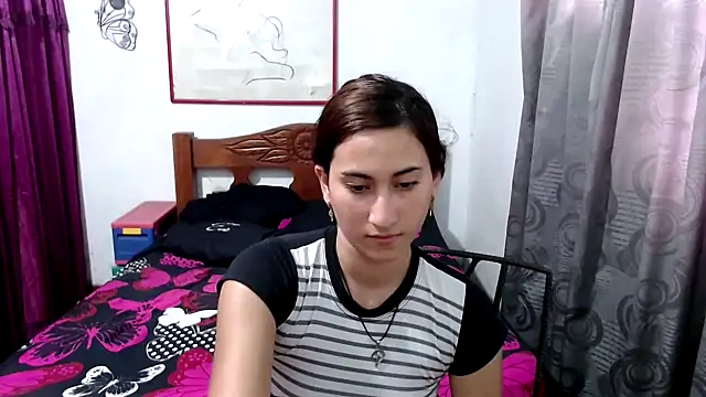 Snapshot of LadyMilk003 chatting on October 17, 4:54 pm LadyMilk003 online show from October 17, 4:54 pm