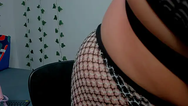 Snapshot of Miaa_Garcia chatting on October 2, 10:15 pm Miaa Garcia online show from October 2, 10:15 pm