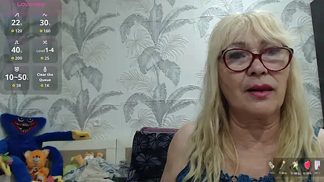 CamDiva113 online show from May 28, 7:45 pm