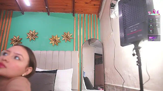 katlyn martins online show from December 1, 7:38 pm