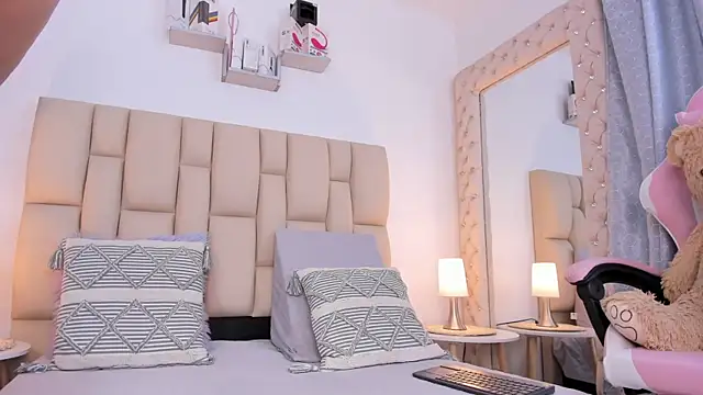 lorennahernandez01 online show from April 13, 11:22 am