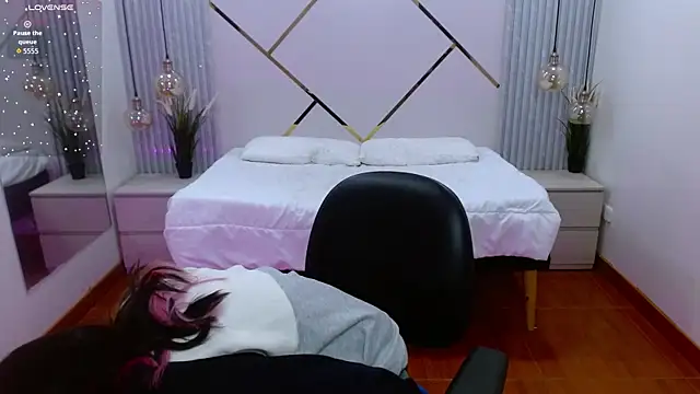 LenaRoses online show from October 7, 8:13 pm