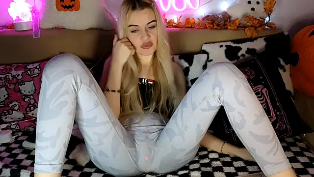 Snapshot of nicollewetpussy chatting on October 25, 6:04 pm nicollewetpussy online show from October 25, 6:04 pm