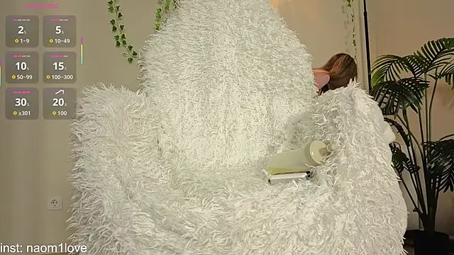 Naomi Girly online show from November 13, 4:39 pm