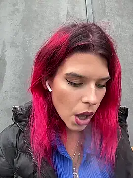 Snapshot of RiriRoseey chatting on October 16, 7:11 am RiriRoseey online show from October 16, 7:11 am