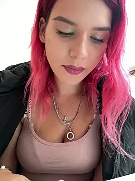 Snapshot of RiriRoseey chatting on October 9, 8:29 am RiriRoseey online show from October 9, 8:29 am