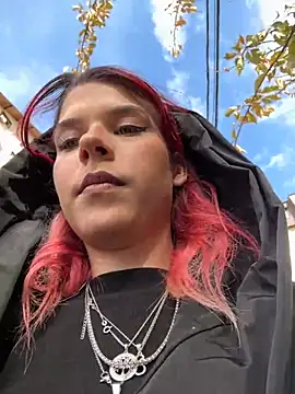 Snapshot of RiriRoseey chatting on October 28, 8:31 am RiriRoseey online show from October 28, 8:31 am