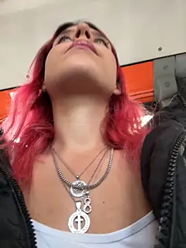 Snapshot of RiriRoseey chatting on October 23, 6:52 am RiriRoseey online show from October 23, 6:52 am