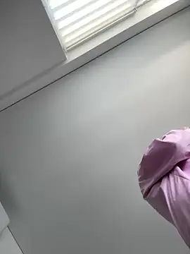 Snapshot of RiriRoseey chatting on September 28, 9:14 am RiriRoseey online show from September 28, 9:14 am