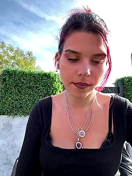 Snapshot of RiriRoseey chatting on October 30, 8:49 am RiriRoseey online show from October 30, 8:49 am