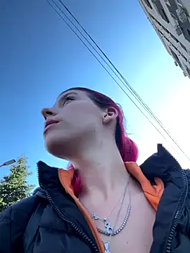 Snapshot of RiriRoseey chatting on October 5, 7:24 am RiriRoseey online show from October 5, 7:24 am