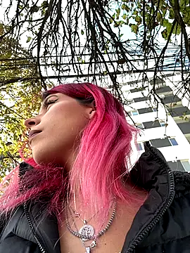 Snapshot of RiriRoseey chatting on October 22, 6:51 am RiriRoseey online show from October 22, 6:51 am