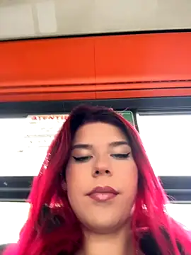 Snapshot of RiriRoseey chatting on October 15, 7:11 am RiriRoseey online show from October 15, 7:11 am