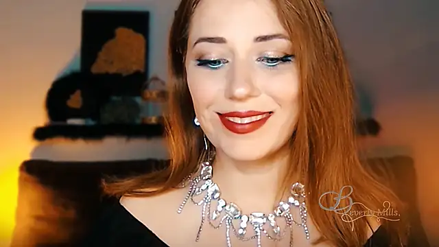 Snapshot of MissBeverlyMills chatting on September 28, 1:12 am MissBeverlyMills online show from September 28, 1:12 am