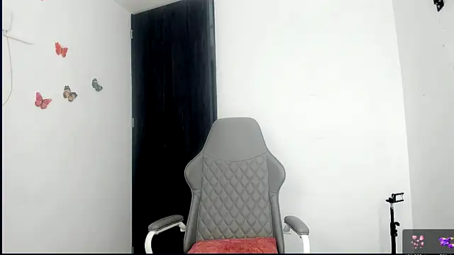 Snapshot of Nala_j8 chatting on October 10, 1:16 pm Nala j8 online show from October 10, 1:16 pm