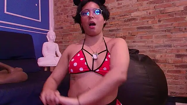 Emmapark  online show from November 28, 7:28 pm