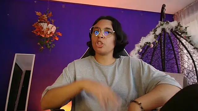 Emmapark  online show from April 12, 7:49 pm