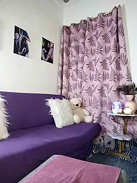 Snapshot of Charlotte_Bayron chatting on October 18, 12:03 am Charlotte Bayron online show from October 18, 12:03 am