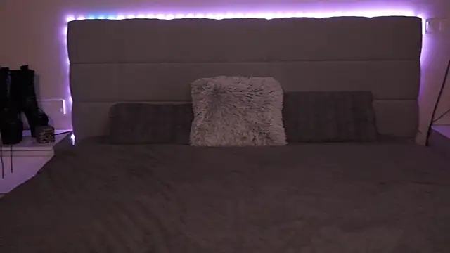 Snapshot of Erotic_Synth_Goddess chatting on October 21, 4:44 pm Erotic Synth Goddess online show from October 21, 4:44 pm