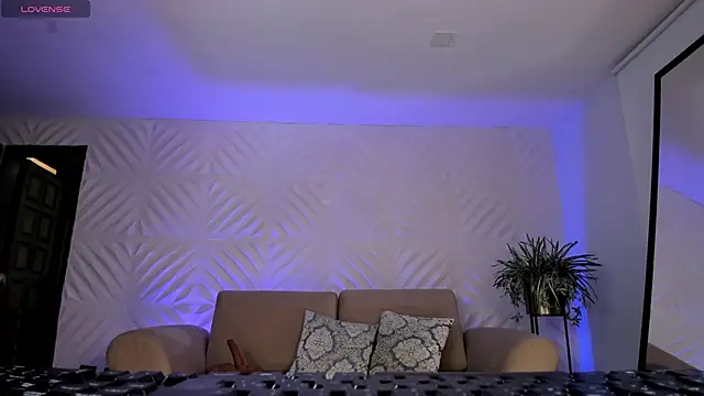 RoxanneHill  online show from February 19, 12:48 pm