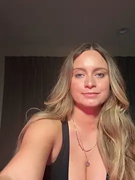 Sophie Raegan online show from December 16, 8:42 am