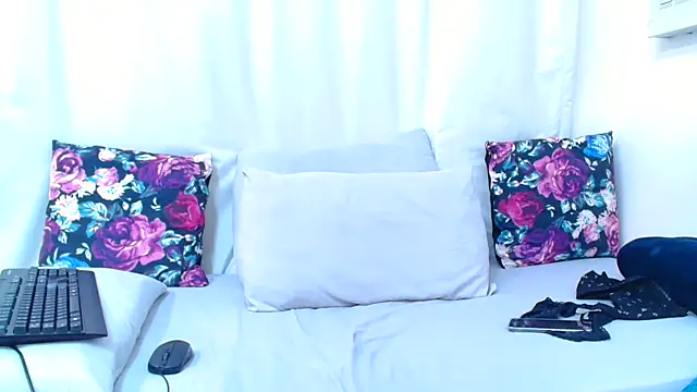 Snapshot of HotSmallTits chatting on October 30, 5:58 pm HotSmallTits online show from October 30, 5:58 pm