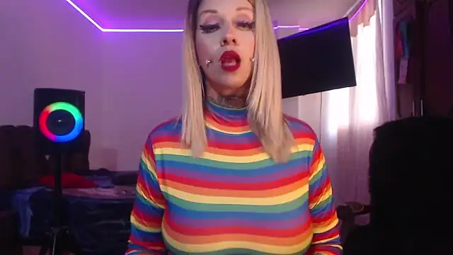 Snapshot of aliceesmith chatting on October 11, 12:19 pm aliceesmith online show from October 11, 12:19 pm