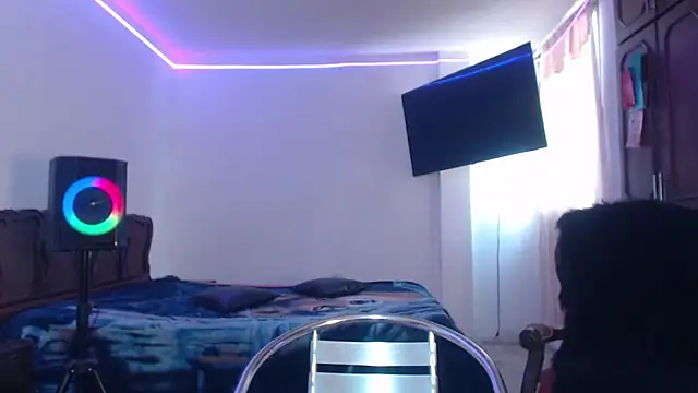 Snapshot of aliceesmith chatting on October 17, 6:11 pm aliceesmith online show from October 17, 6:11 pm