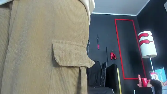 Snapshot of CharlotteScotte chatting on September 17, 11:52 am CharlotteScotte online show from September 17, 11:52 am