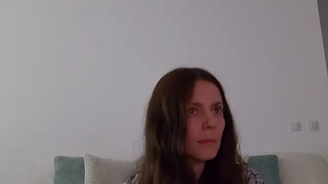 Snapshot of LilyRoselyn chatting on October 3, 9:25 am LilyRoselyn online show from October 3, 9:25 am