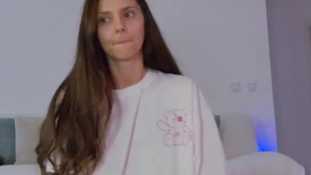 Snapshot of LilyRoselyn chatting on October 18, 10:51 am LilyRoselyn online show from October 18, 10:51 am