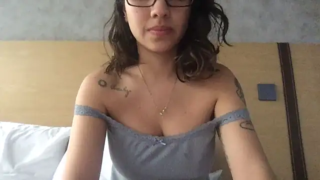 Sophi  a online show from June 27, 4:35 pm