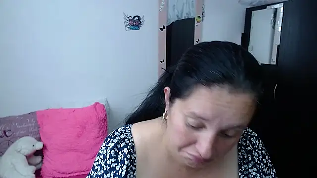 Snapshot of CristialJones_ chatting on October 18, 3:15 pm CristialJones online show from October 18, 3:15 pm