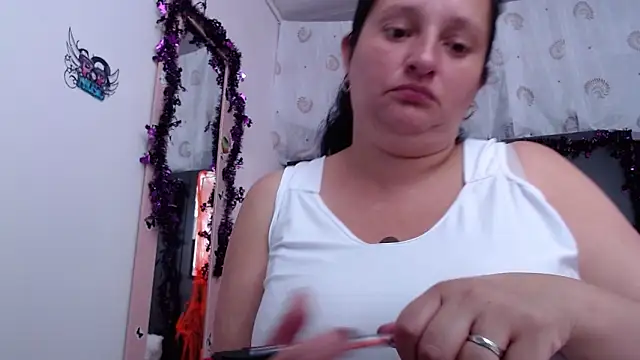 Snapshot of CristialJones_ chatting on October 20, 2:09 pm CristialJones online show from October 20, 2:09 pm