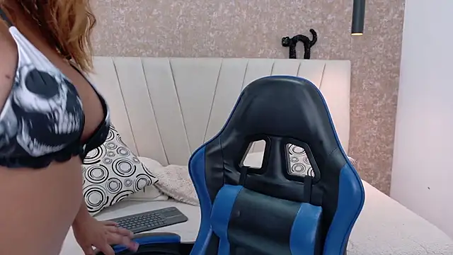 Snapshot of I_am_yours- chatting on September 23, 12:58 pm I am yours- online show from September 23, 12:58 pm