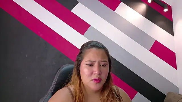 Snapshot of I_am_yours- chatting on October 4, 12:11 pm I am yours- online show from October 4, 12:11 pm