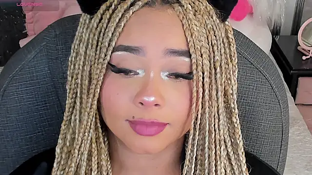 conny  curly online show from November 18, 3:35 pm