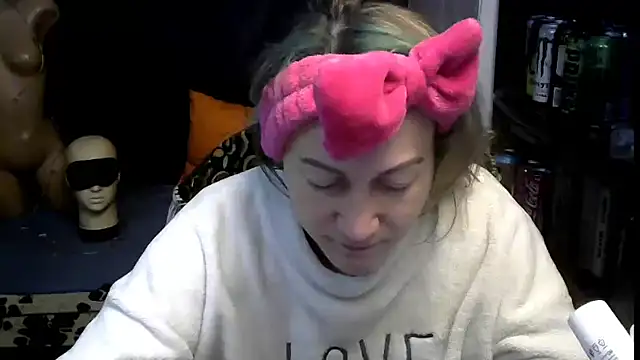 wLESLYMOSw online show from December 22, 8:06 am