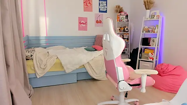 Lily Young online show from October 1, 6:07 am