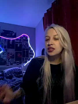 Snapshot of Dooubletroublee chatting on September 21, 7:34 pm Dooubletroublee online show from September 21, 7:34 pm