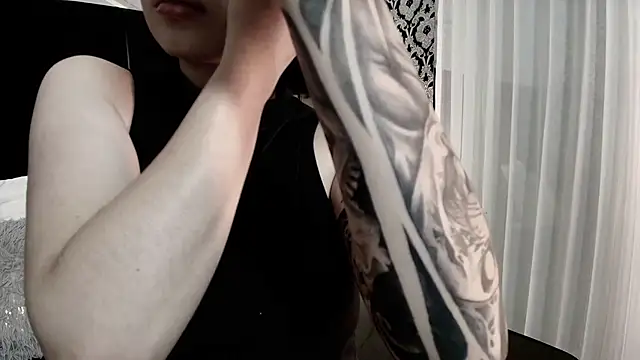 Snapshot of Adeelinee chatting on October 25, 8:26 pm Adeelinee online show from October 25, 8:26 pm