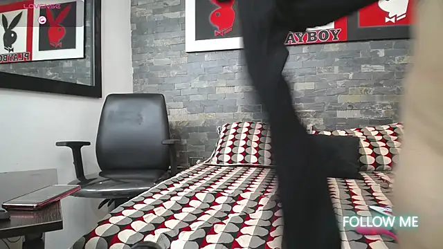 Snapshot of dayadubey_ chatting on October 21, 10:08 am dayadubey online show from October 21, 10:08 am