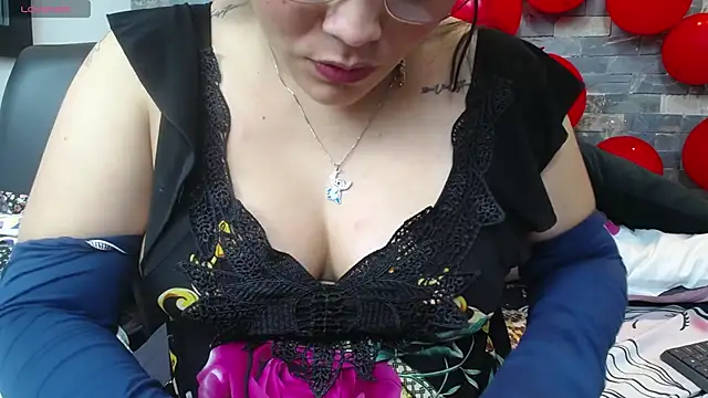 Snapshot of dayadubey_ chatting on September 21, 12:04 pm dayadubey online show from September 21, 12:04 pm