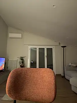 Its Jade online show from December 4, 5:24 pm