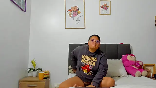 evaa miaa online show from April 26, 11:41 am