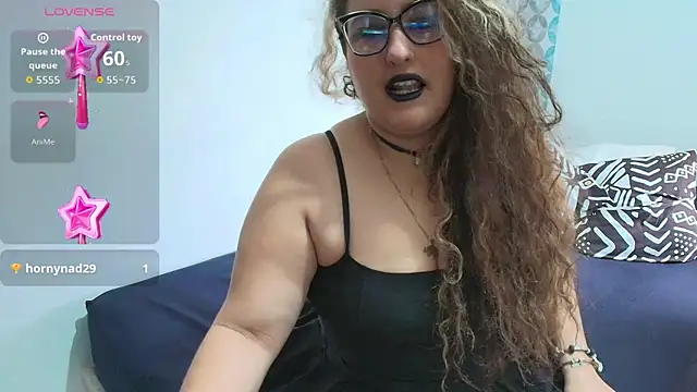 Snapshot of niraksil chatting on October 31, 1:04 pm niraksil online show from October 31, 1:04 pm