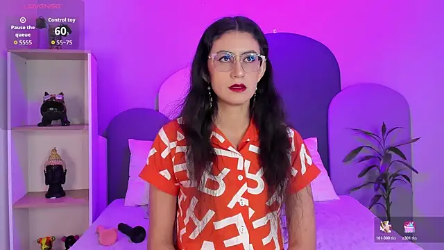 Snapshot of SophieGomez22 chatting on October 22, 11:37 am SophieGomez22 online show from October 22, 11:37 am